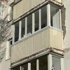 Застекление и отделка балкона