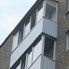 Установка крыши и отделка балкона