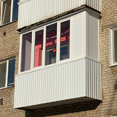 Застекление и отделка балкона профнастилом