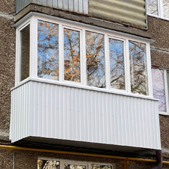 Замена остекления и отделки для балкона в хрущевке